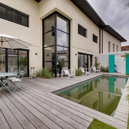 Spacious Bordeaux Family Home With Swimming Pool Exterior photo