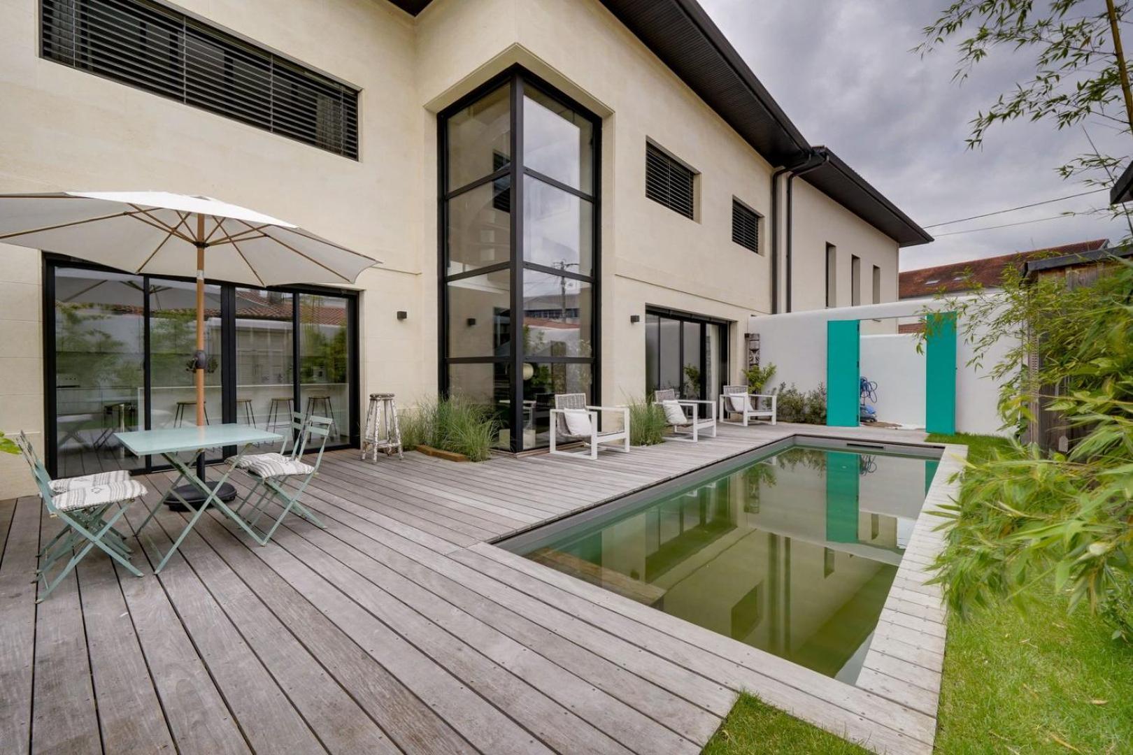 Spacious Bordeaux Family Home With Swimming Pool Exterior photo